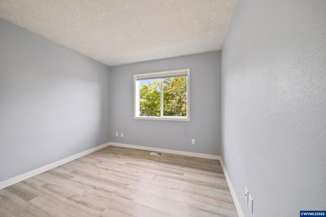1475 Orchardview Dr NW, Salem, OR 97304
