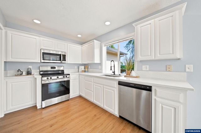 1475 Orchardview Dr NW, Salem, OR 97304