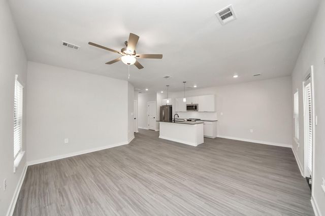 7711 Longmire Road 101, Conroe, TX 77304