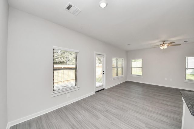 7711 Longmire Road 101, Conroe, TX 77304