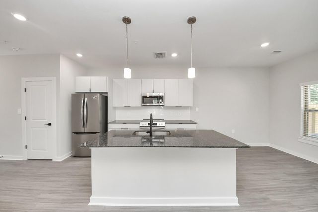 7711 Longmire Road 101, Conroe, TX 77304