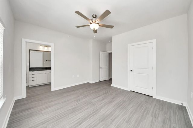 7711 Longmire Road 101, Conroe, TX 77304