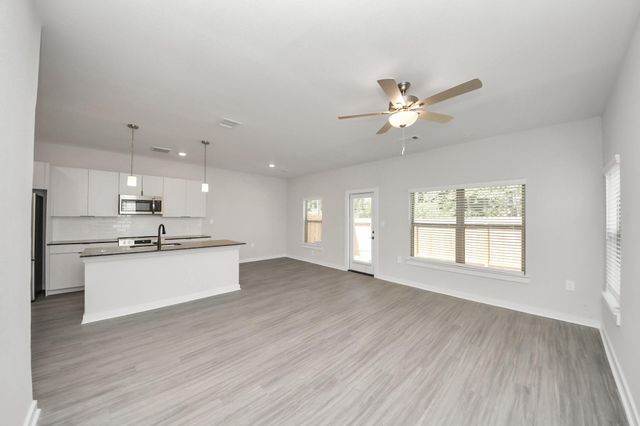 7711 Longmire Road 101, Conroe, TX 77304