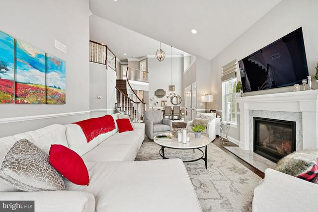 625 TOURNAMENT DR, Moorestown, NJ 08057