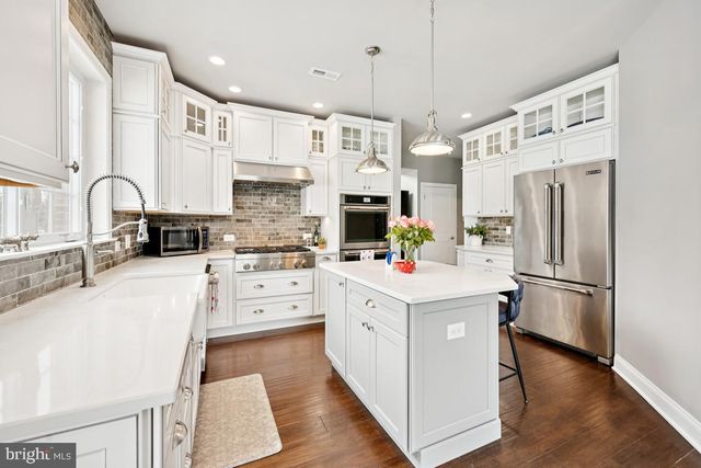 625 TOURNAMENT DR, Moorestown, NJ 08057