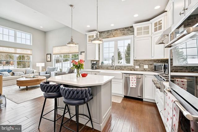 625 TOURNAMENT DR, Moorestown, NJ 08057