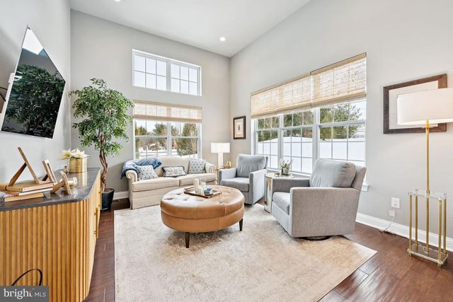 625 TOURNAMENT DR, Moorestown, NJ 08057