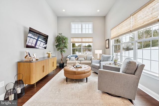 625 TOURNAMENT DR, Moorestown, NJ 08057