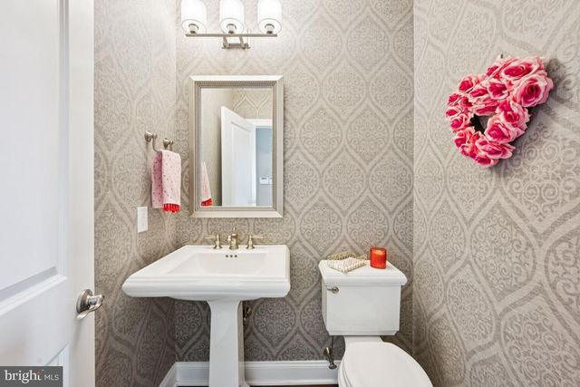 625 TOURNAMENT DR, Moorestown, NJ 08057