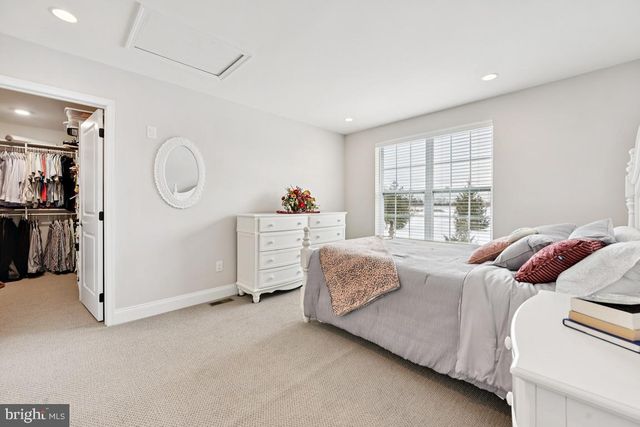 625 TOURNAMENT DR, Moorestown, NJ 08057