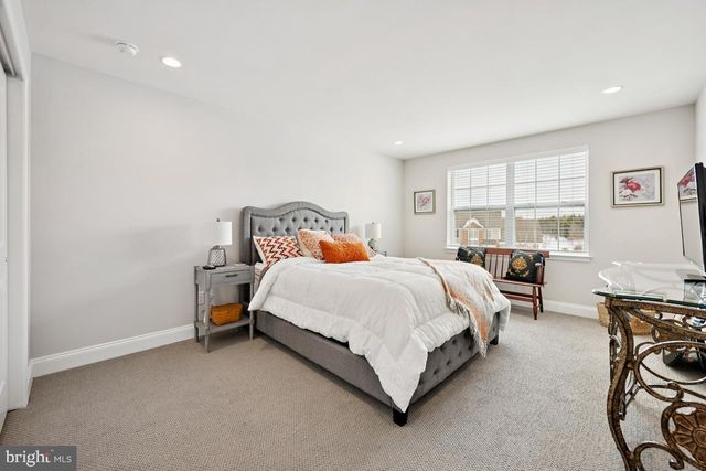 625 TOURNAMENT DR, Moorestown, NJ 08057