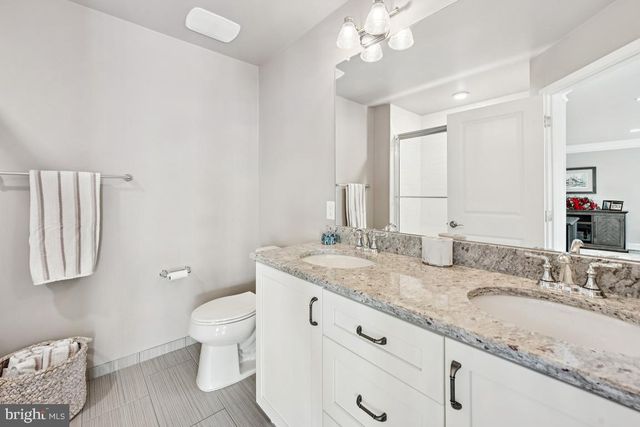 625 TOURNAMENT DR, Moorestown, NJ 08057