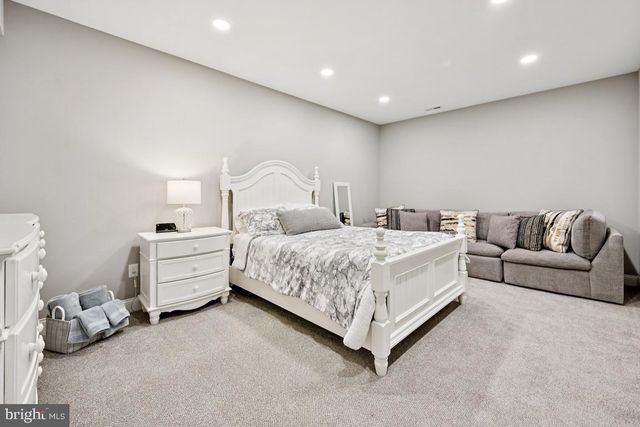 625 TOURNAMENT DR, Moorestown, NJ 08057