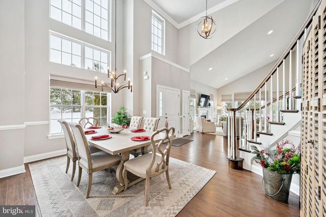 625 TOURNAMENT DR, Moorestown, NJ 08057