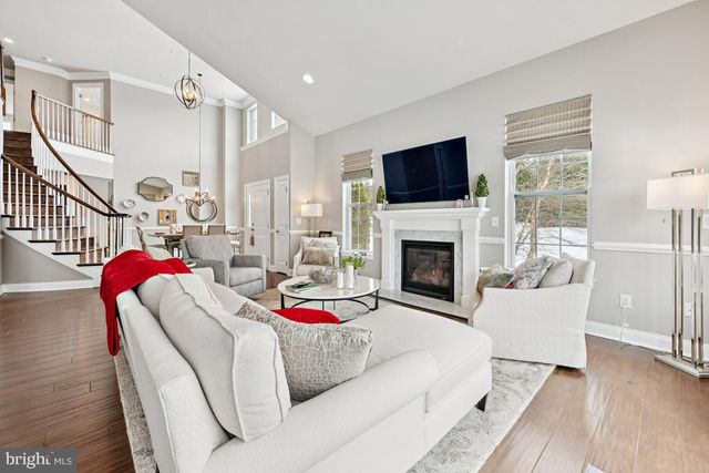 625 TOURNAMENT DR, Moorestown, NJ 08057