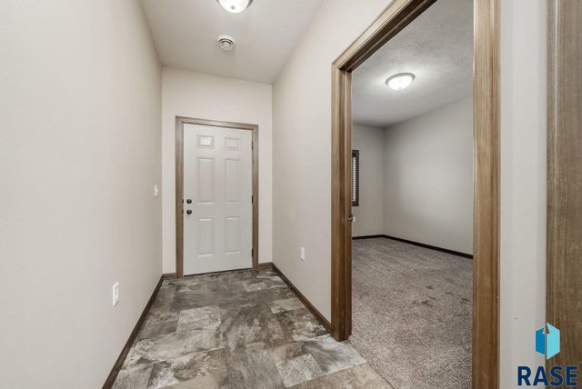 719 E 73rd St Street, Sioux Falls, SD 57108