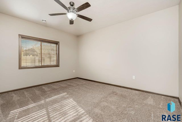 719 E 73rd St Street, Sioux Falls, SD 57108