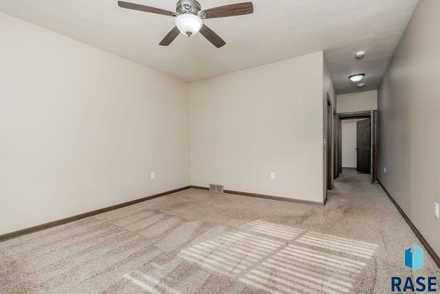 719 E 73rd St Street, Sioux Falls, SD 57108