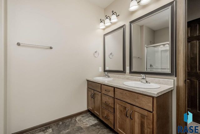 719 E 73rd St Street, Sioux Falls, SD 57108