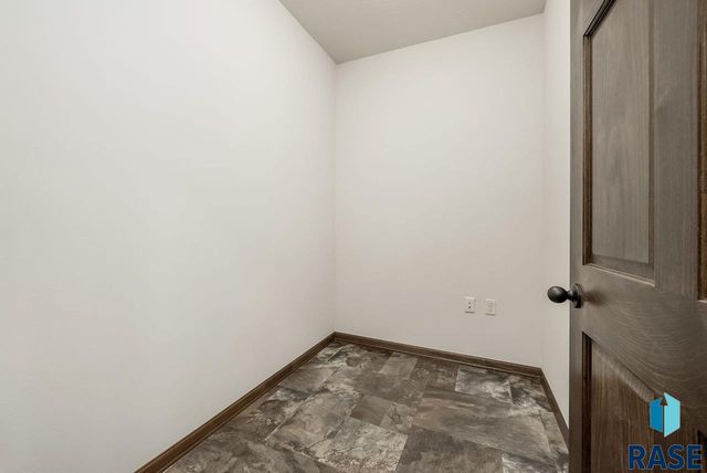 719 E 73rd St Street, Sioux Falls, SD 57108