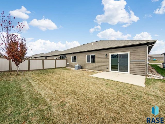 719 E 73rd St Street, Sioux Falls, SD 57108