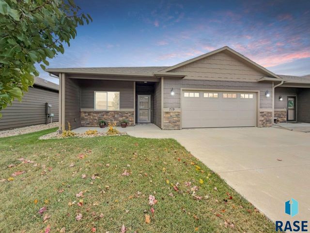 719 E 73rd St Street, Sioux Falls, SD 57108