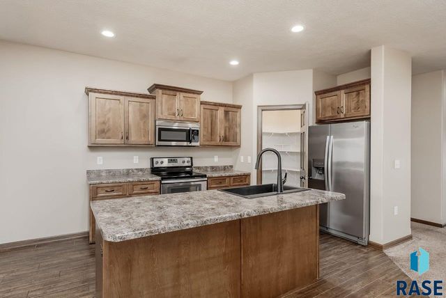 719 E 73rd St Street, Sioux Falls, SD 57108