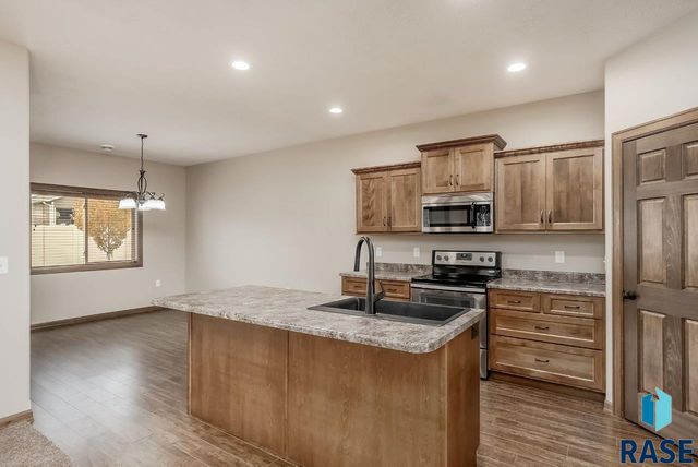 719 E 73rd St Street, Sioux Falls, SD 57108