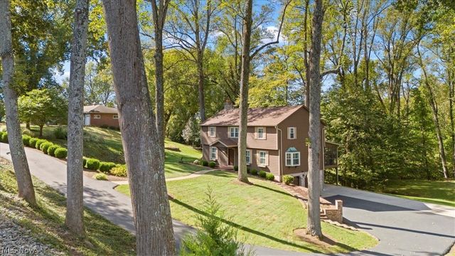 37 Meadowcrest Drive, Parkersburg, WV 26104