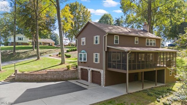 37 Meadowcrest Drive, Parkersburg, WV 26104