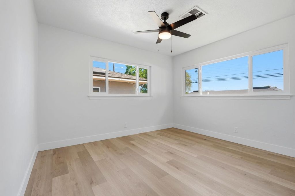 Image 27 of property listing at 3743 N Fresno Street, Fresno, CA 93726