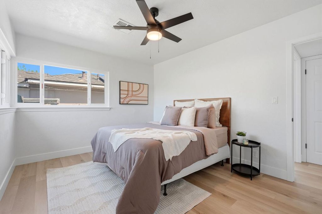 Image 30 of property listing at 3743 N Fresno Street, Fresno, CA 93726