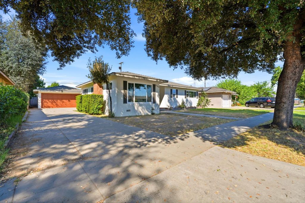 Image 4 of property listing at 3743 N Fresno Street, Fresno, CA 93726