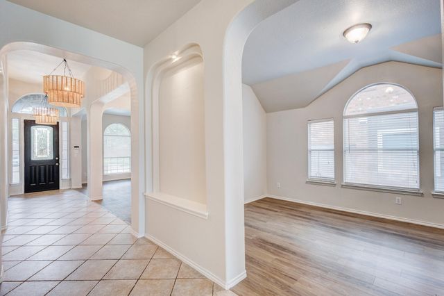 512 Wentworth Drive, Mckinney, TX 75072