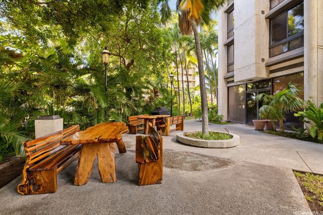 300 Wai Nani Way I1006, Honolulu, HI 96815