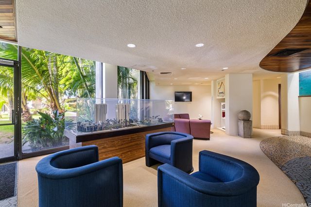 300 Wai Nani Way I1006, Honolulu, HI 96815