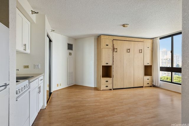 300 Wai Nani Way I1006, Honolulu, HI 96815