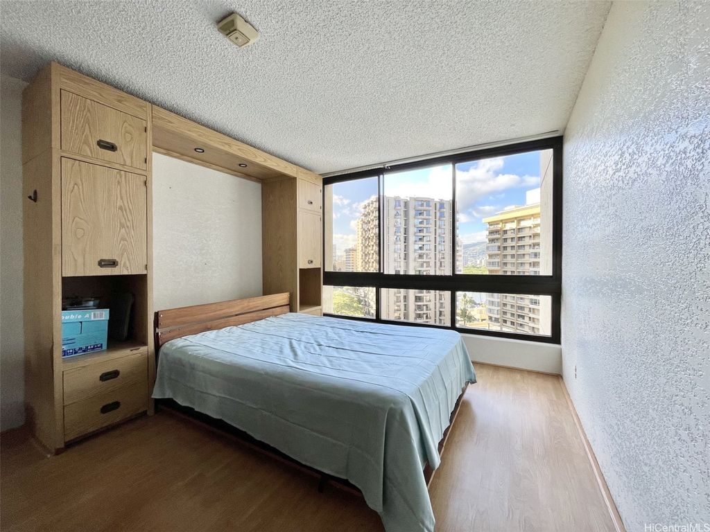 300 Wai Nani Way I1006, Honolulu, HI 96815