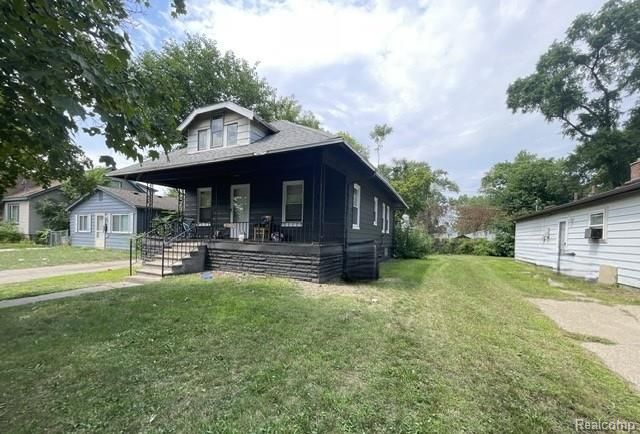 1317 E Muir Avenue, Hazel Park, MI 48030
