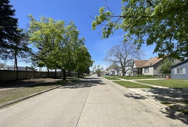 1317 E Muir Avenue, Hazel Park, MI 48030