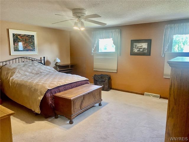 4293 Twilight Lane, Hamburg, NY 14075