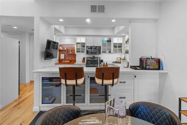 17711 Margate 313, Encino, CA 91316