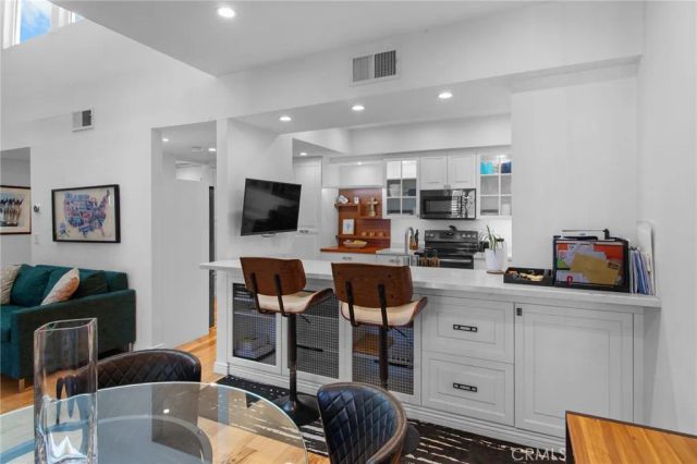 17711 Margate 313, Encino, CA 91316