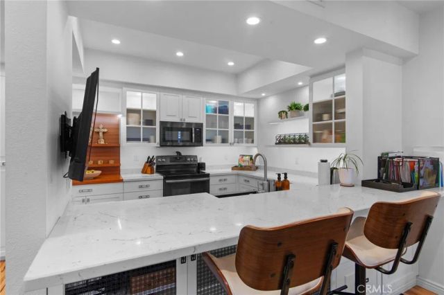 17711 Margate 313, Encino, CA 91316