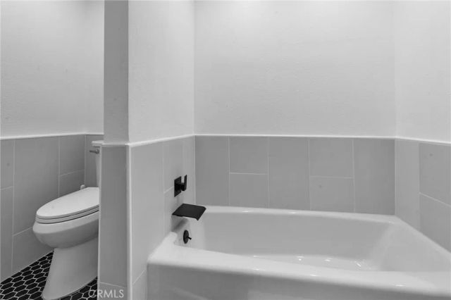 17711 Margate 313, Encino, CA 91316