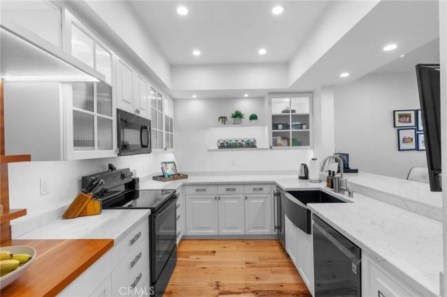 17711 Margate 313, Encino, CA 91316