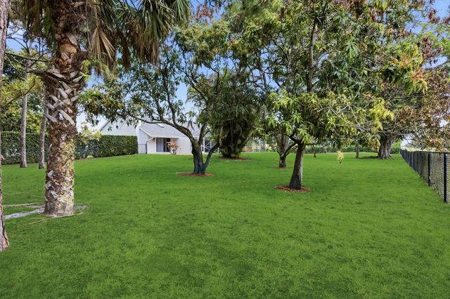 7496 155th Place N, Palm Beach Gardens, FL 33418