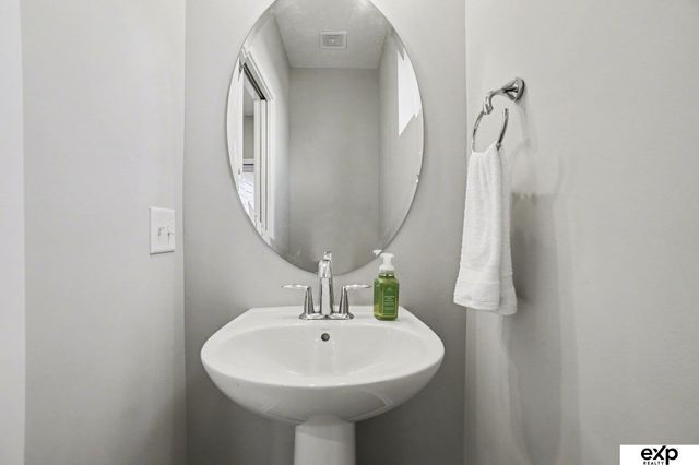 10316 N 152 Avenue, Bennington, NE 68022