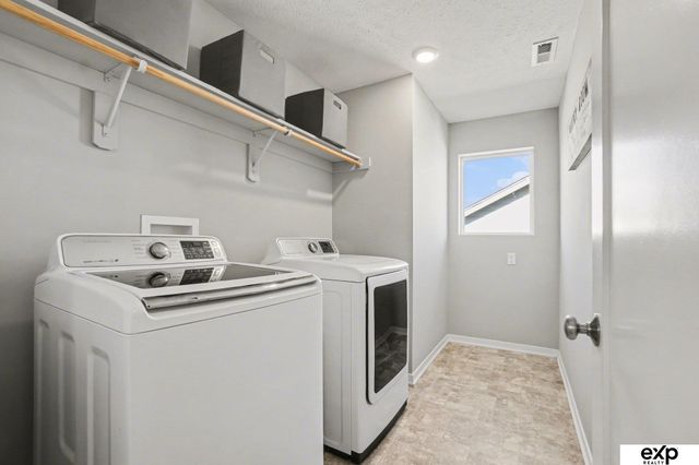 10316 N 152 Avenue, Bennington, NE 68022