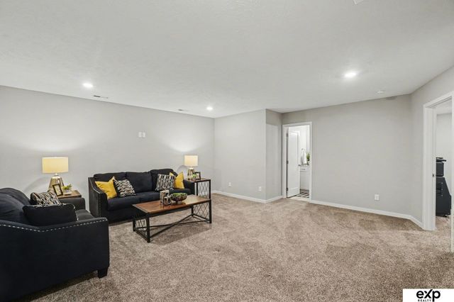 10316 N 152 Avenue, Bennington, NE 68022